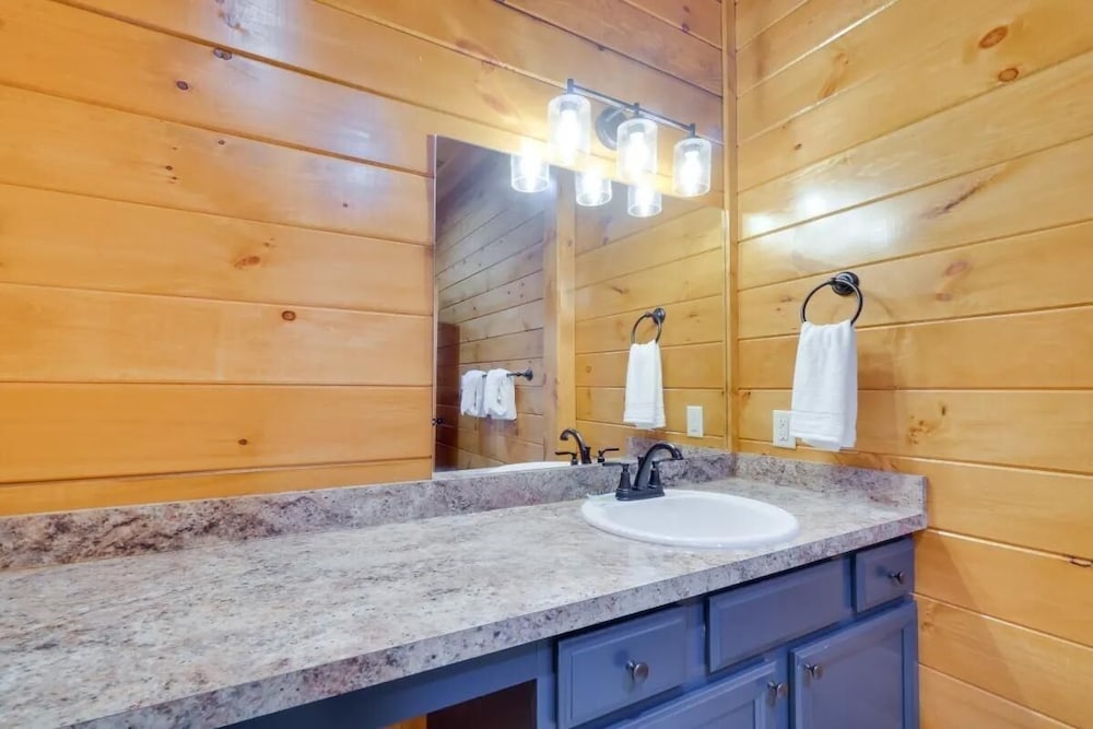 Sensational Views 4 Bedroom Cabin by Heavenly Views Resort - photo 26