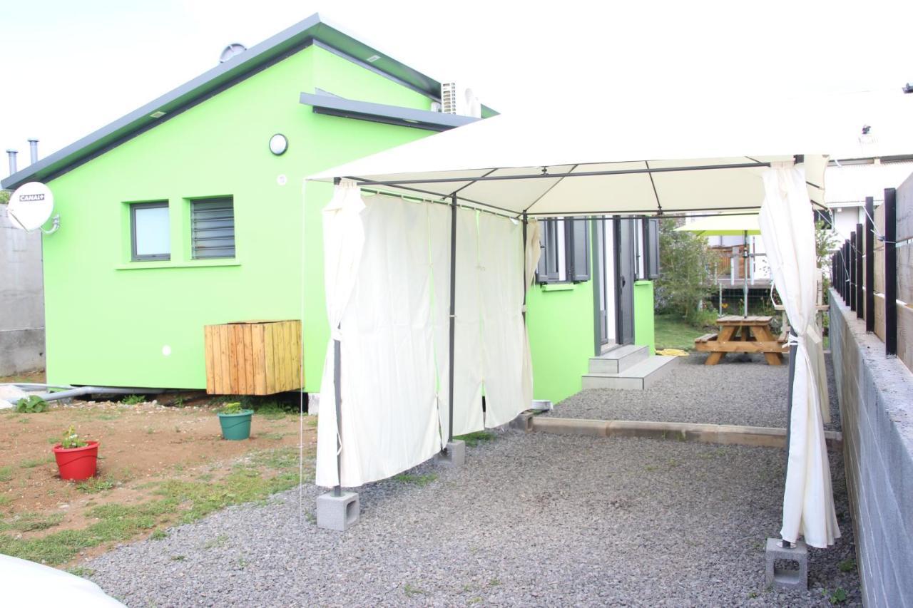 L’an Dormi Vacances in Unknown City, Réunion