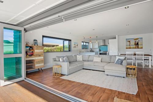 Tohora Serenity Waihi Beach Holiday Home — 4-Star Luxury Hotel in Waihi Beach, New Zealand