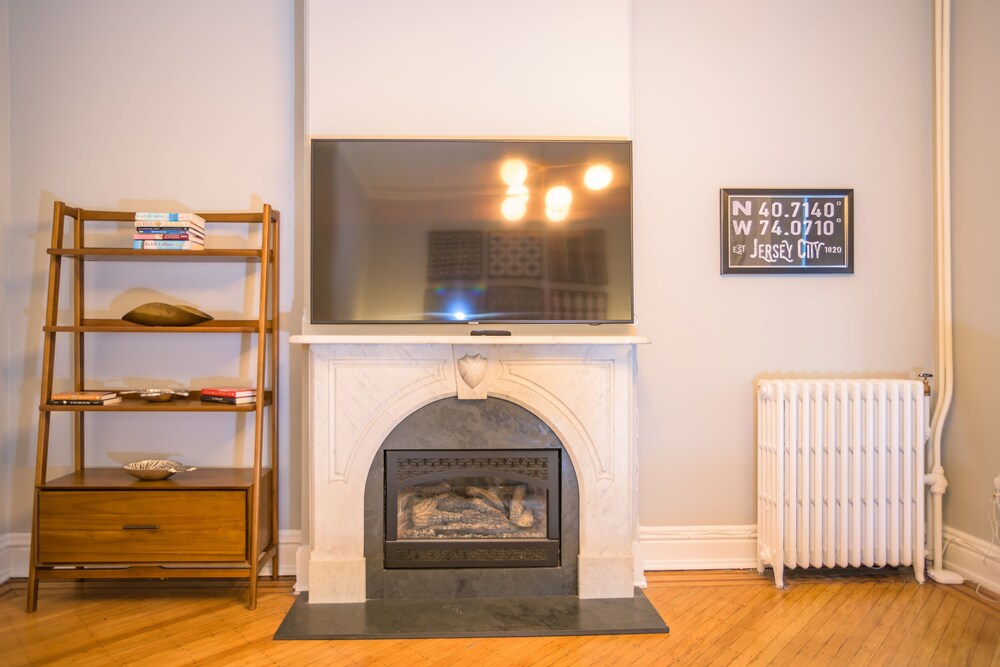 Deedee's Brownstone Van Vorst Park - photo 31