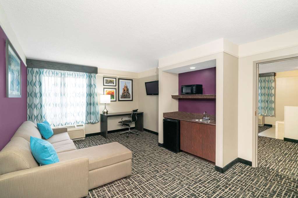 La Quinta Inn & Suites by Wyndham Latham Albany Airport - photo 22