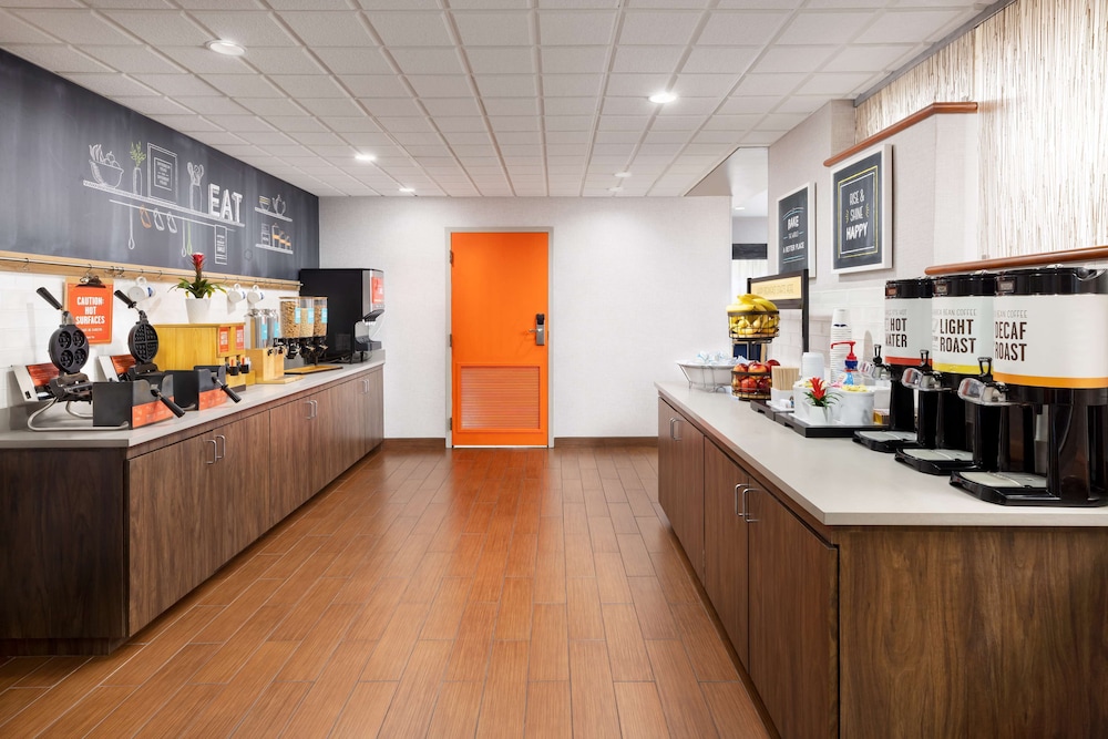 Hampton Inn Naples Central - photo 25