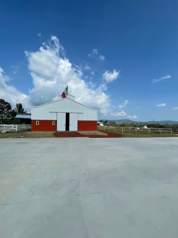 Cabaña tipo granero Granglam Ixkapada in Ixtapan De La Sal, Mexico