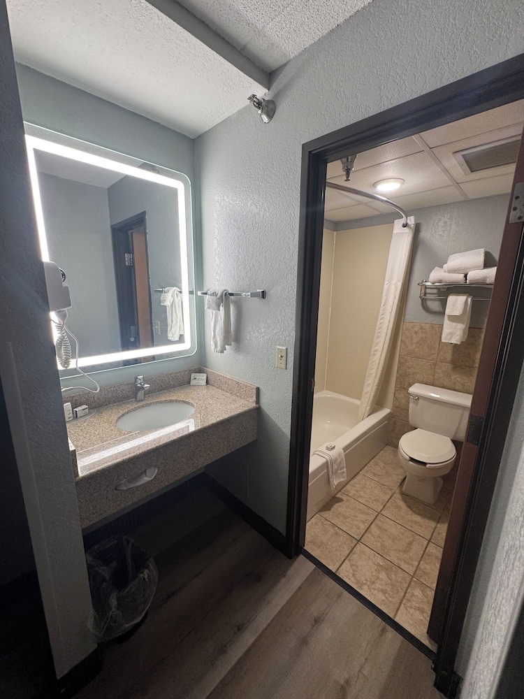 AmericInn by Wyndham Albert Lea - photo 21