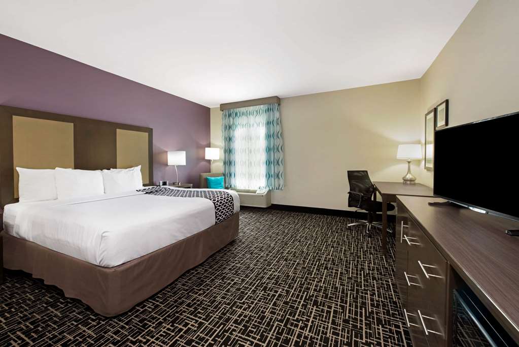 La Quinta Inn & Suites by Wyndham Lake Charles Westlake - photo 19