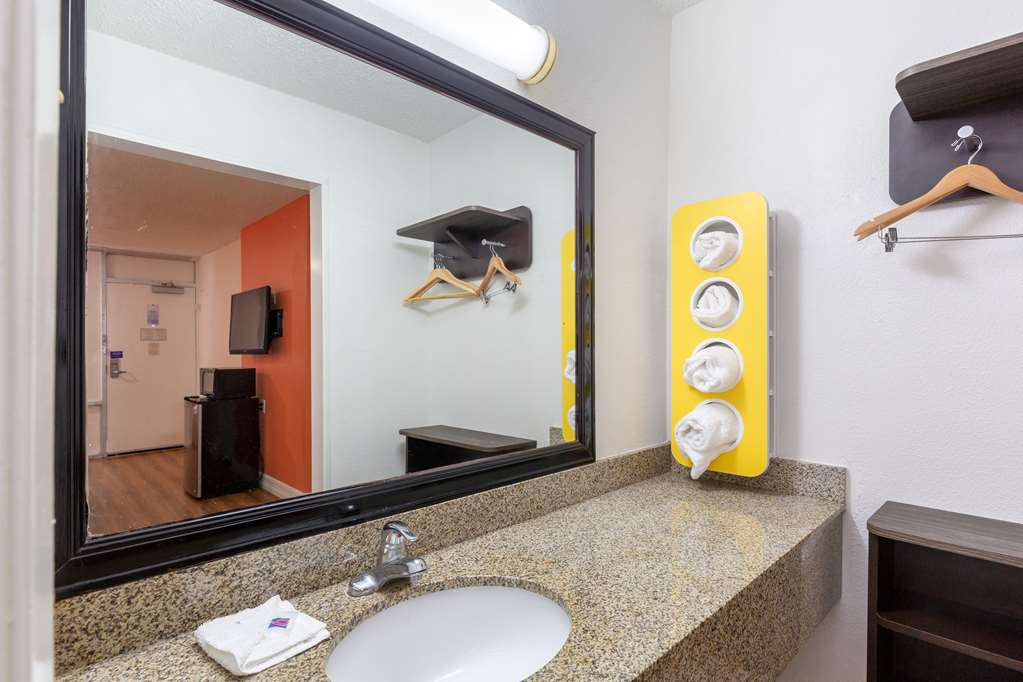 Motel 6 Houston TX East - photo 15