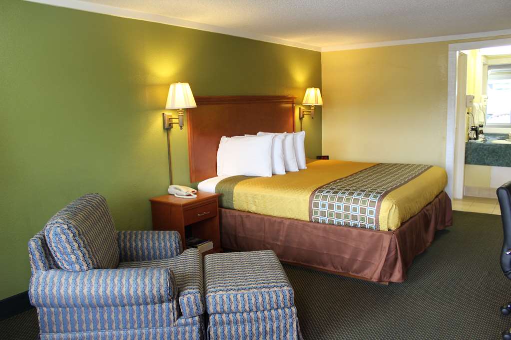 Americas Best Value Inn Conyer - photo 9