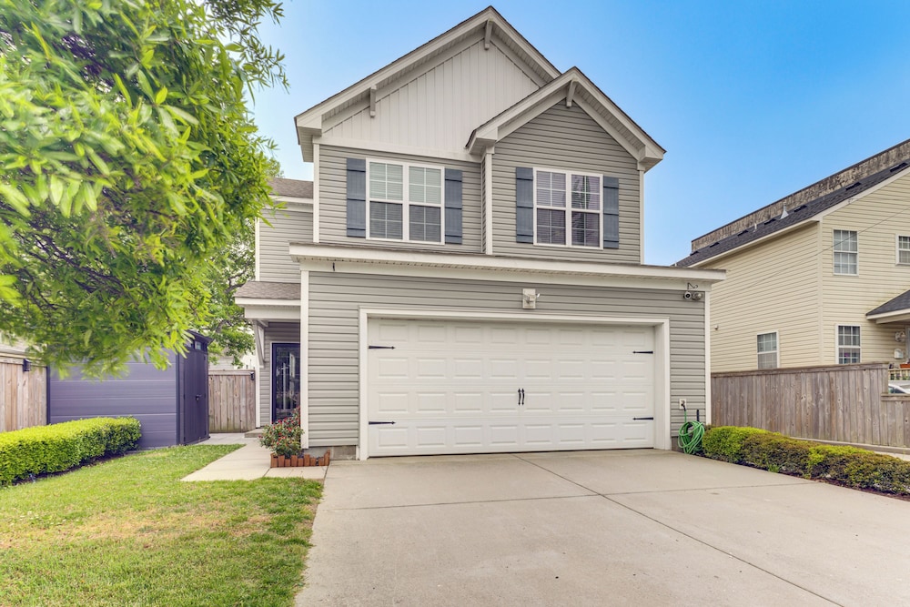 Modern Virginia Beach Retreat in Resort District in Virginia Beach, United States