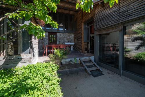 Eza Gîte pour 6 voyageurs avec jardin — hotel in Labegude