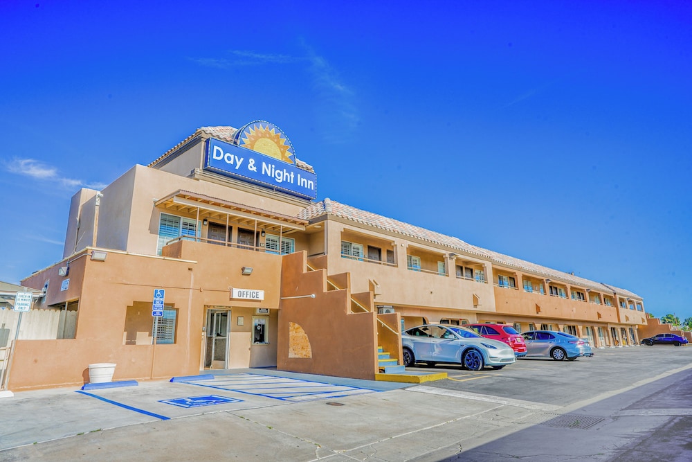 Day&Night Inn — hotel in Hesperia