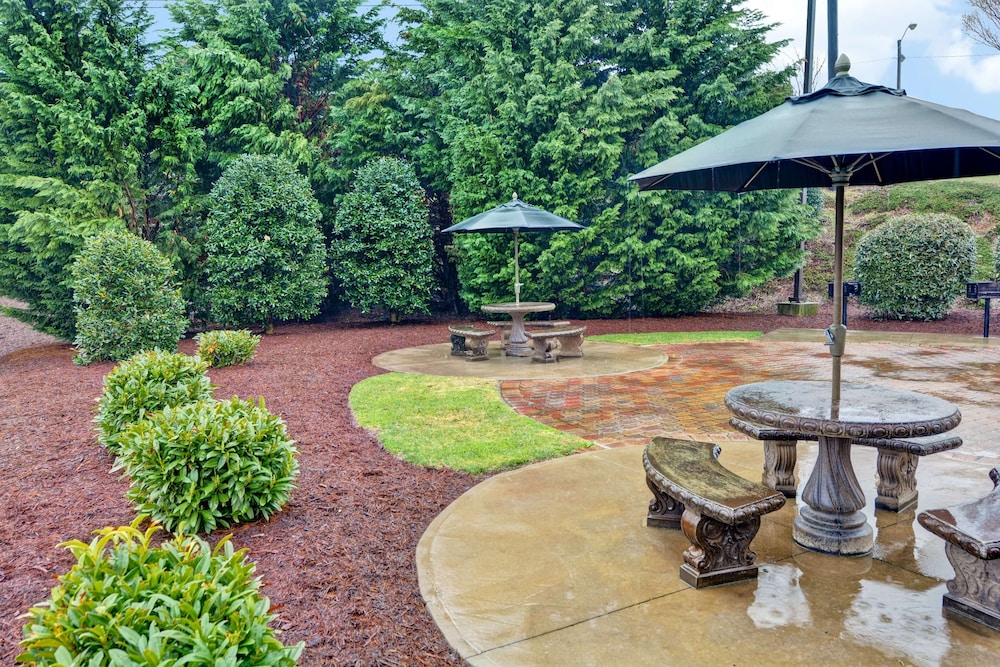 Hampton Inn Hendersonville - photo 51