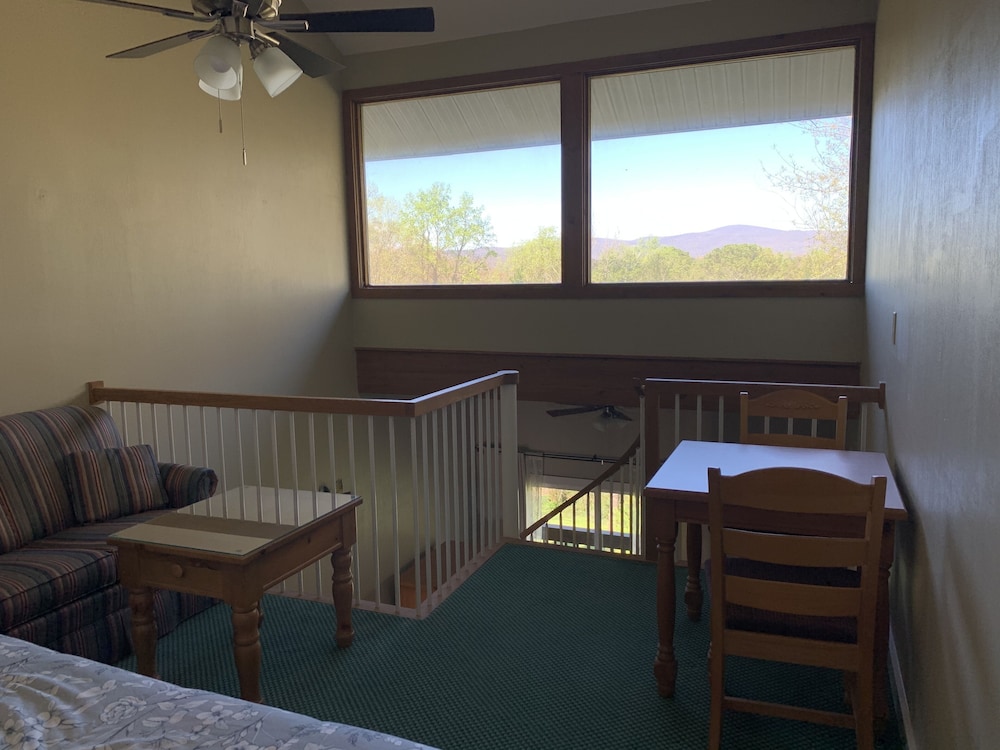 Woodbridge Inn & Tavern - photo 19