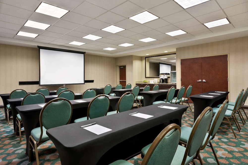 Hampton Inn & Suites Atlanta Airport West Camp Creek Pkwy - photo 29