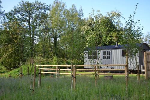 Large Luxury Shepherds Hut with Hot Tub nr Bath in Bristol, United Kingdom