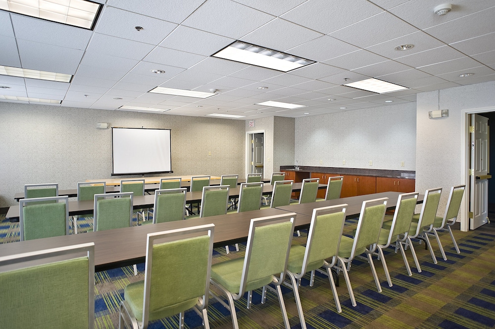 Holiday Inn Express Hotel & Suites Vermillion by IHG - photo 26