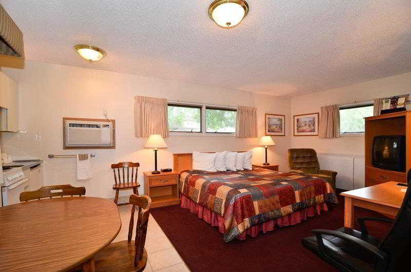 UBar Inn & Suites - photo 14