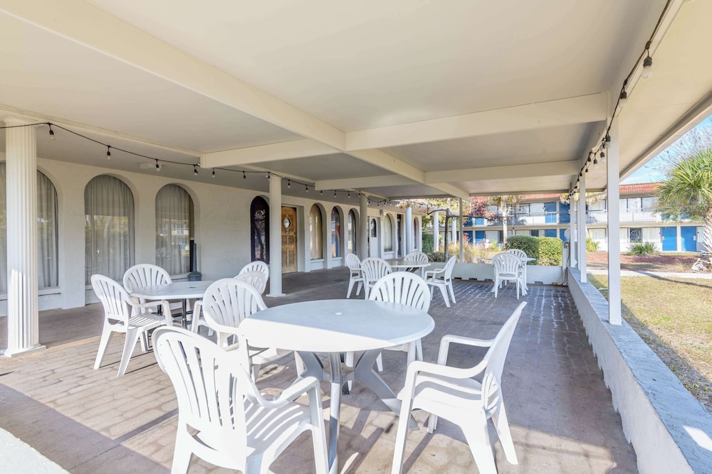Motel 6 Spring Hill FL Weeki Wachee - photo 28