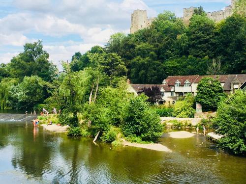 Beautiful stylish 2 bed apartment with free parking — 4-Star Luxury Hotel in Ludlow, United Kingdom