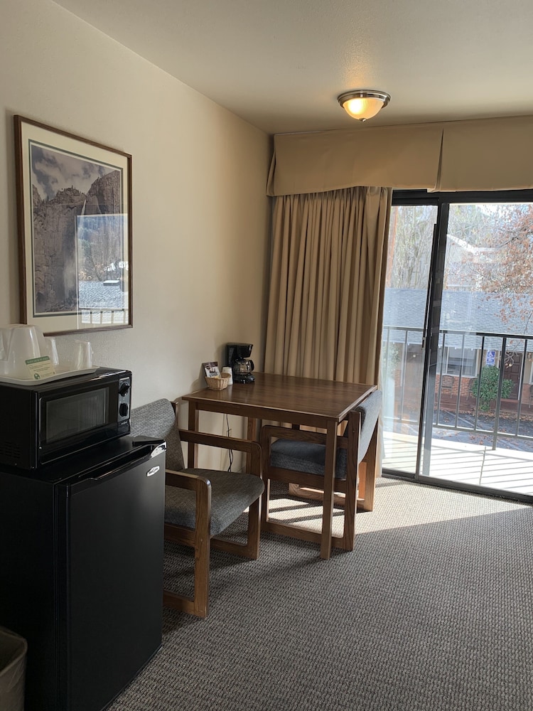 Mariposa Lodge - photo 4