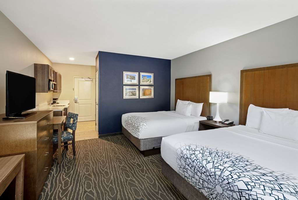La Quinta Inn & Suites by Wyndham Kingman - photo 28