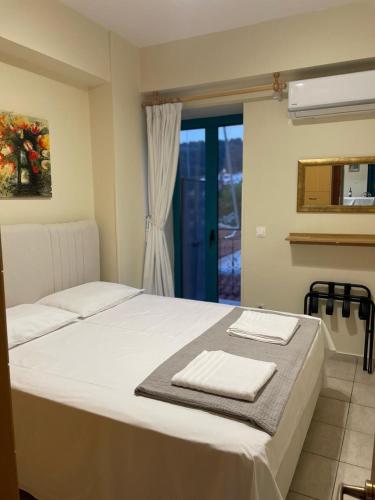 Cozy Apartment in Preservable Building — 4-Star Luxury Hotel in Kokkari, Greece