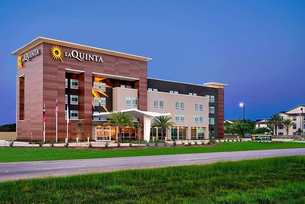 La Quinta Inn & Suites by Wyndham Texas City I 45 - featured photo