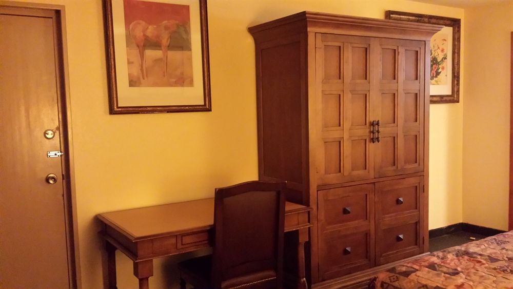 Country Hearth Inn & Suites Hotels - photo 15