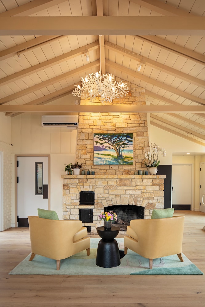 Carmel Beach Hotel - photo 3