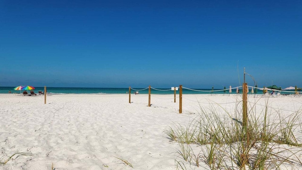 6415 Midnight Pass #506 — 4-Star Luxury Hotel in Siesta Key, United States