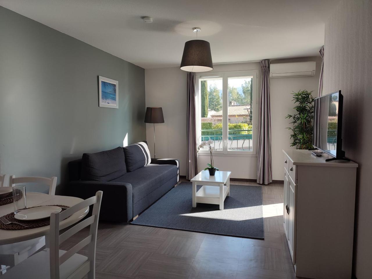 Le Romarin Climatisation Piscine & Parking Prive in Greoux-Les-Bains, France