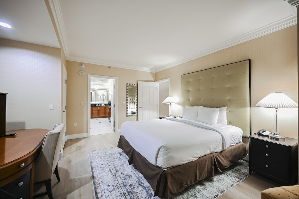 StripViewSuites at Signature - photo 36