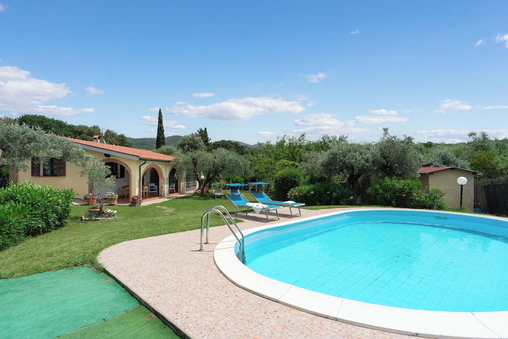 Villa Le Vigne — 4-Star Luxury Hotel in Bibbona, Italy