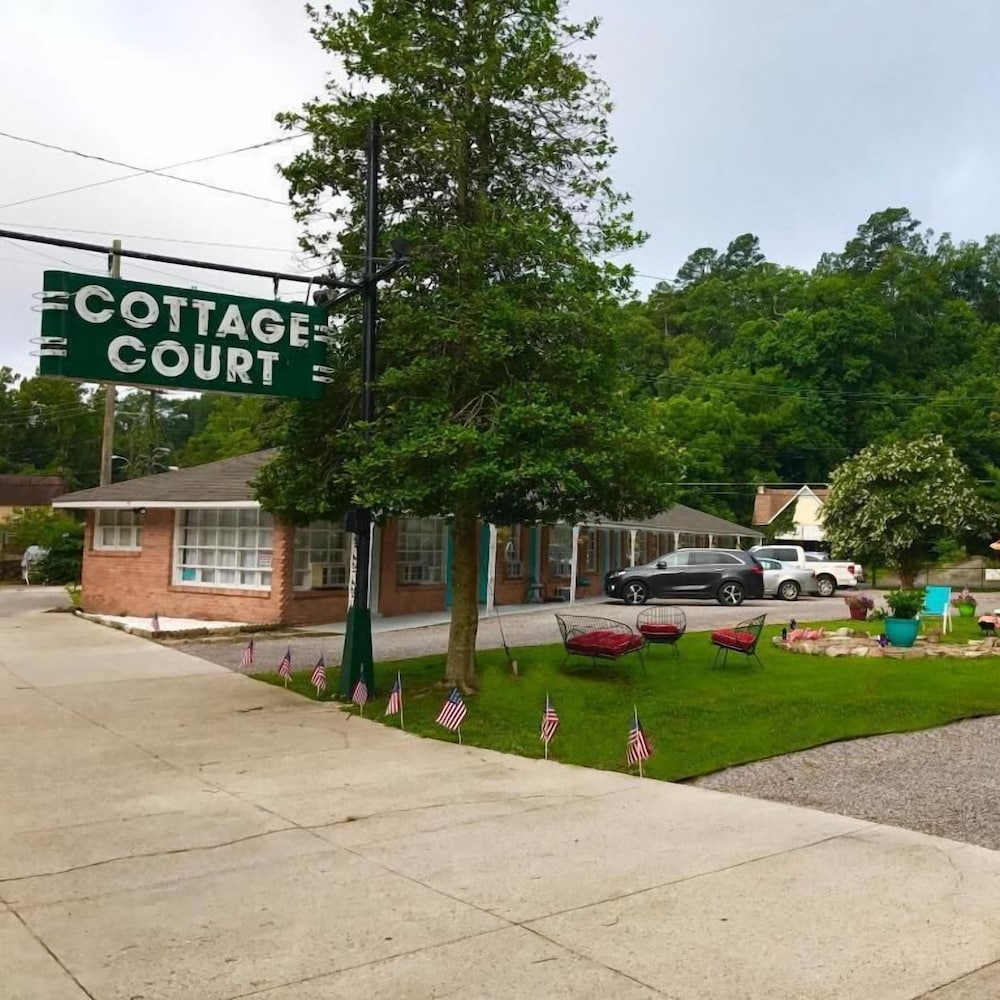 Dame Fortune's Cottage Court - featured photo