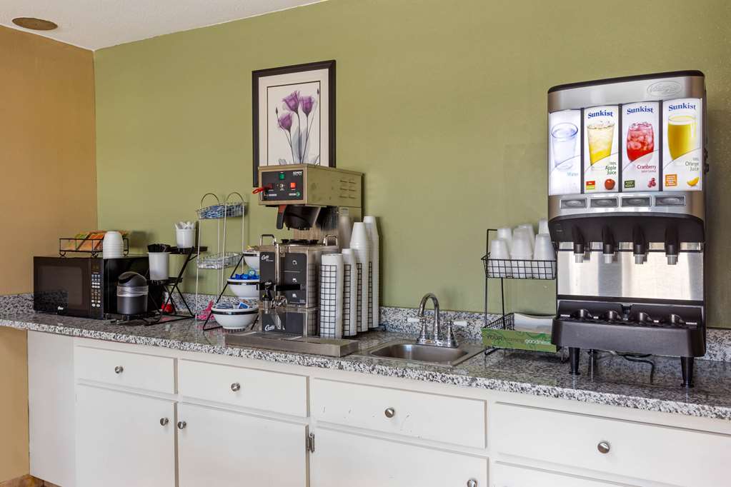 Econo Lodge Belton Kansas City South - photo 15