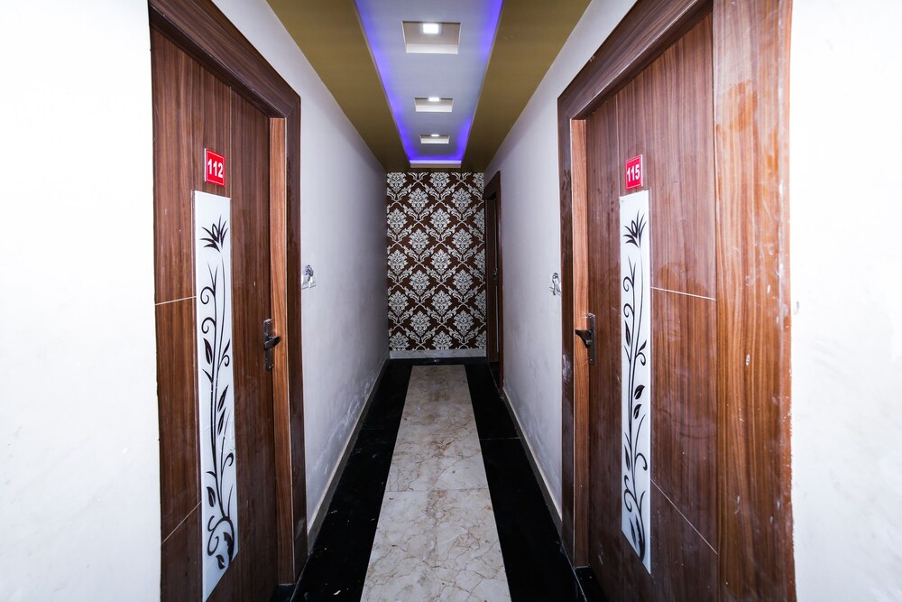 Oyo 18651 Hotel Sharda — Gwalior