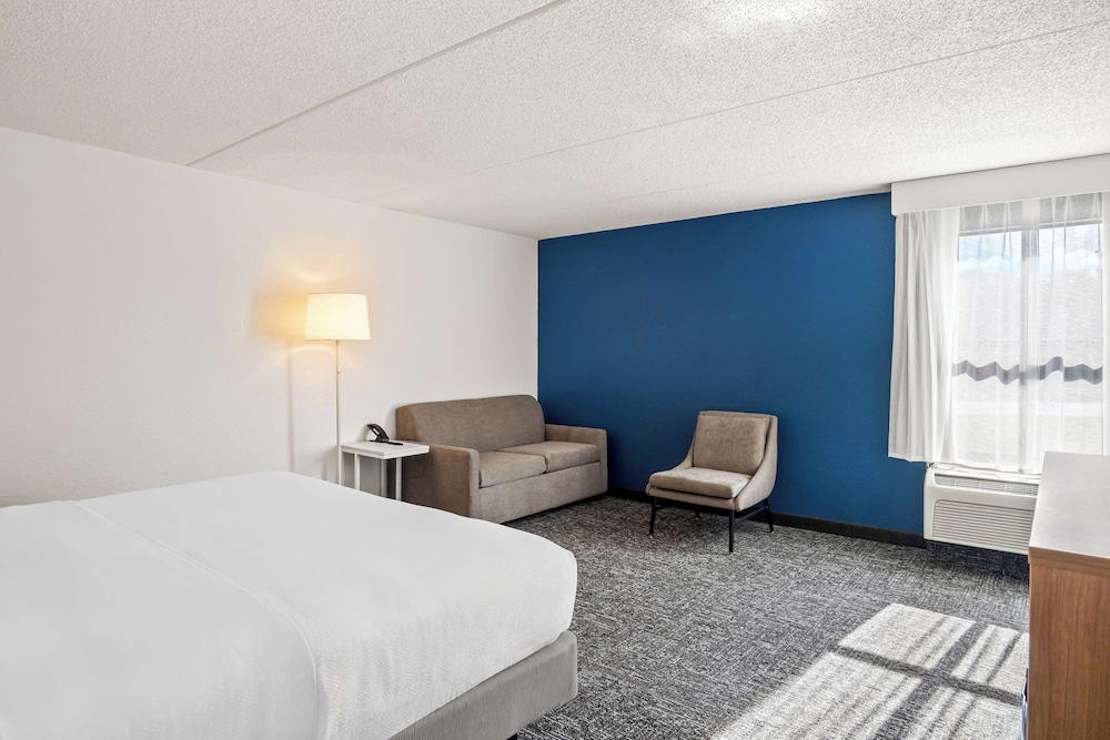 Spark by Hilton Stevensville - photo 33