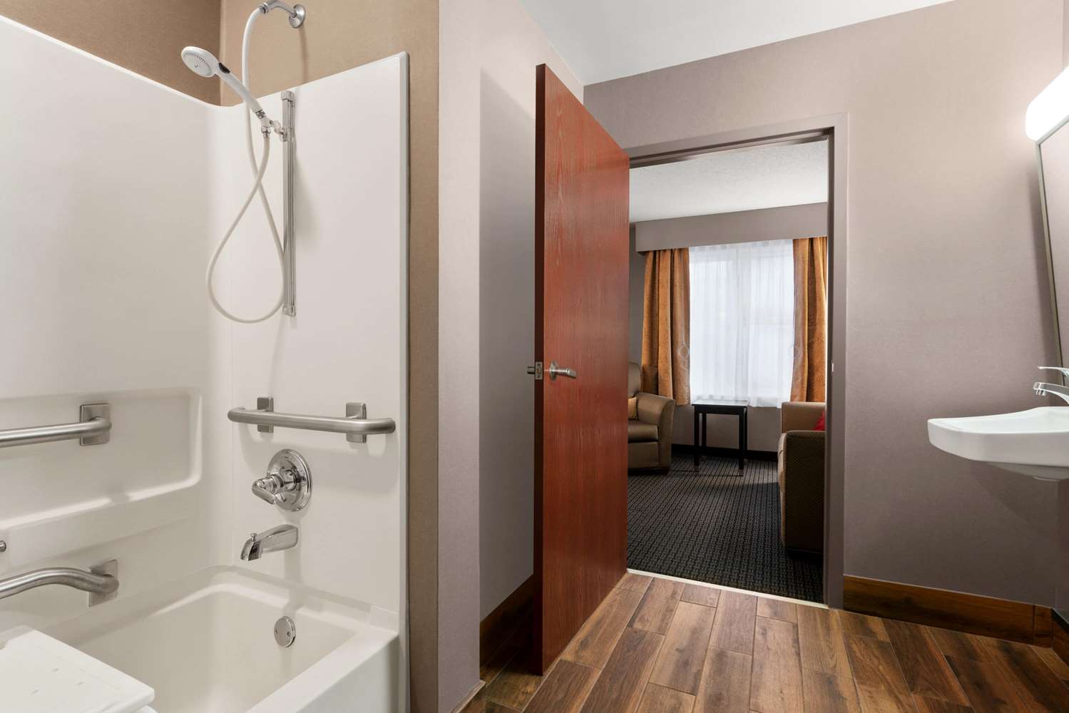 Lancaster Suites - photo 21