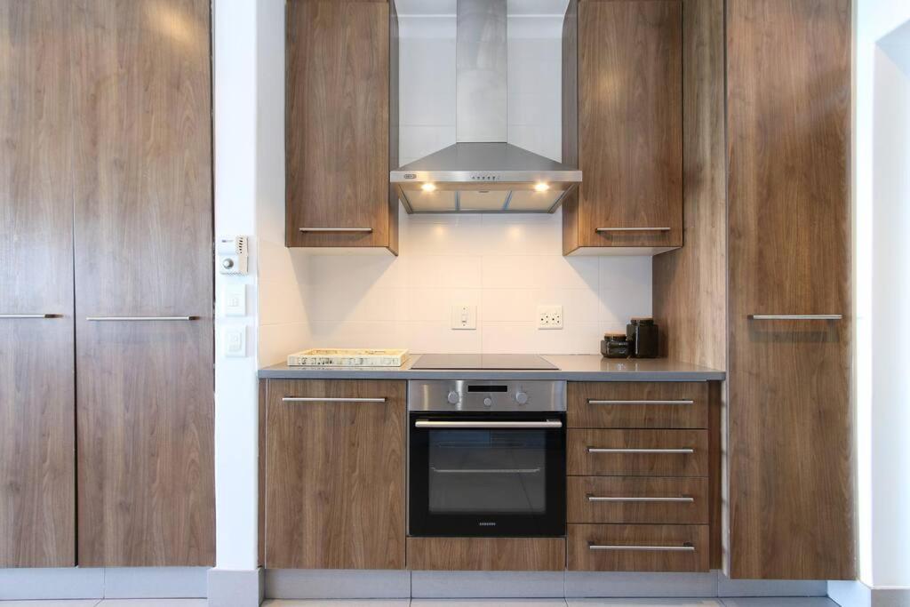 Number 5104 Contemporary Clifton Apartment