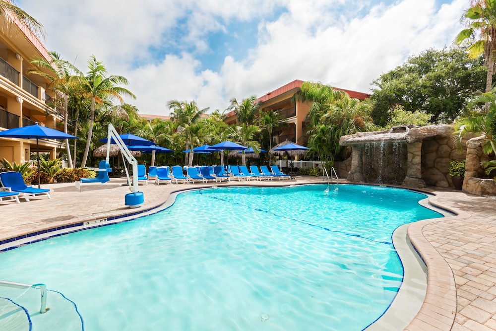 Coconut Cove All Suite Hotel - photo 23