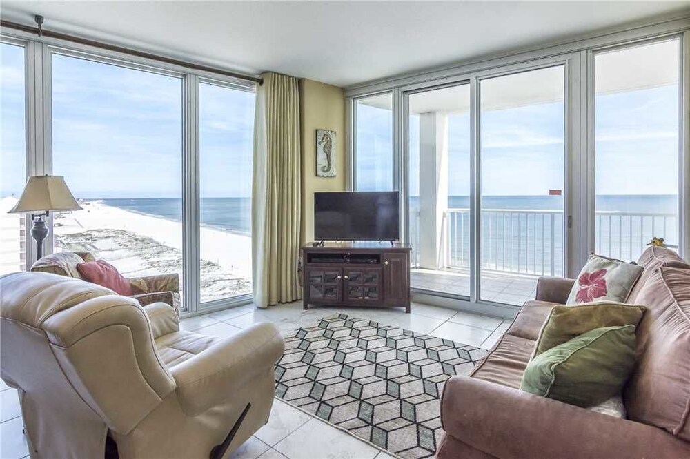 Island Tower 1001 3 Br condo by RedAwning - featured photo