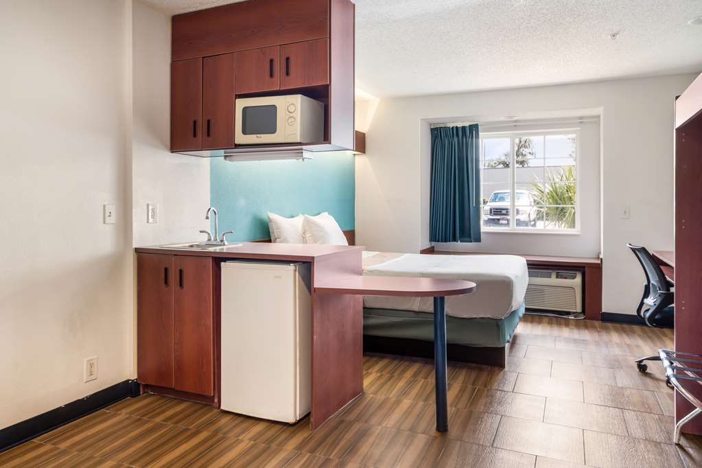 Americas Best Value Inn & Suites Brunswick - photo 17