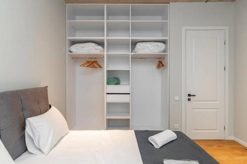 Stylish 2 BR 2 Balconies Apartment In Old Tbilisi
