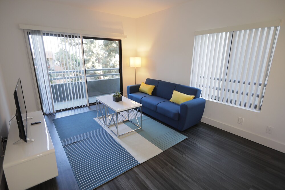 Hollywood Central Suites - photo 4