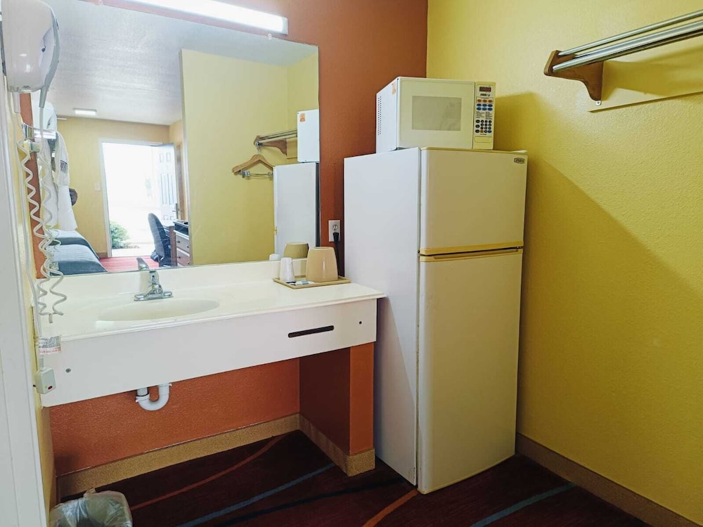 Heights Inn - photo 34