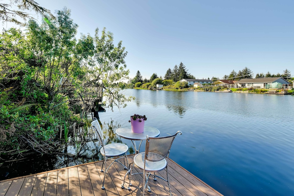 Ocean Shores Retreat with Porch and Canal Views in Ocean Shores, United States