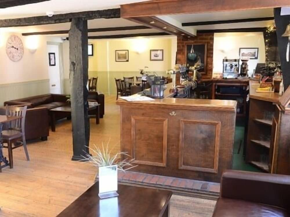 The Hollies Inn — hotel in Westbury