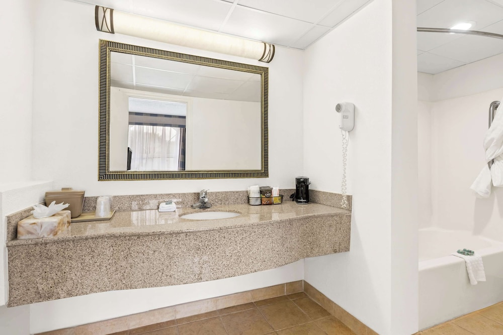 Best Western Hazlet Inn - photo 25