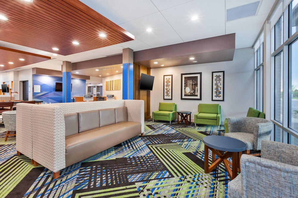 Holiday Inn Express & Suites Grand Rapids Airport South by IHG - photo 35