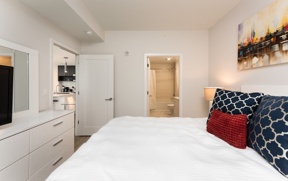 Global Luxury Suites Crystal City - photo 24