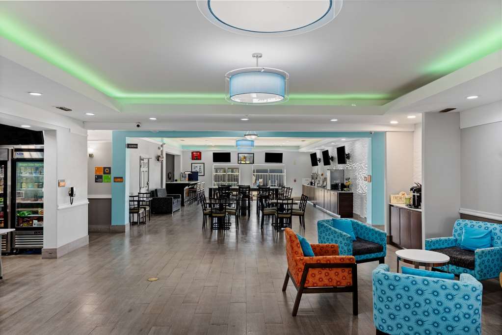 La Quinta Inn & Suites by Wyndham Raymondville - photo 11